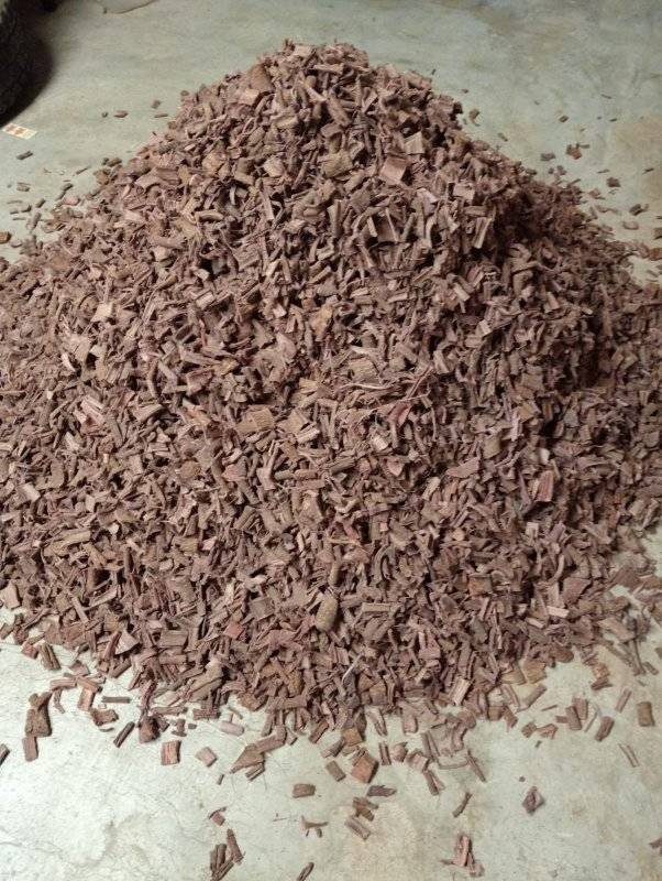 Large pile of freshly processed Mimosa hostilis root bark chips